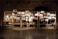Instalación de paneles de libros, Matadero Madrid